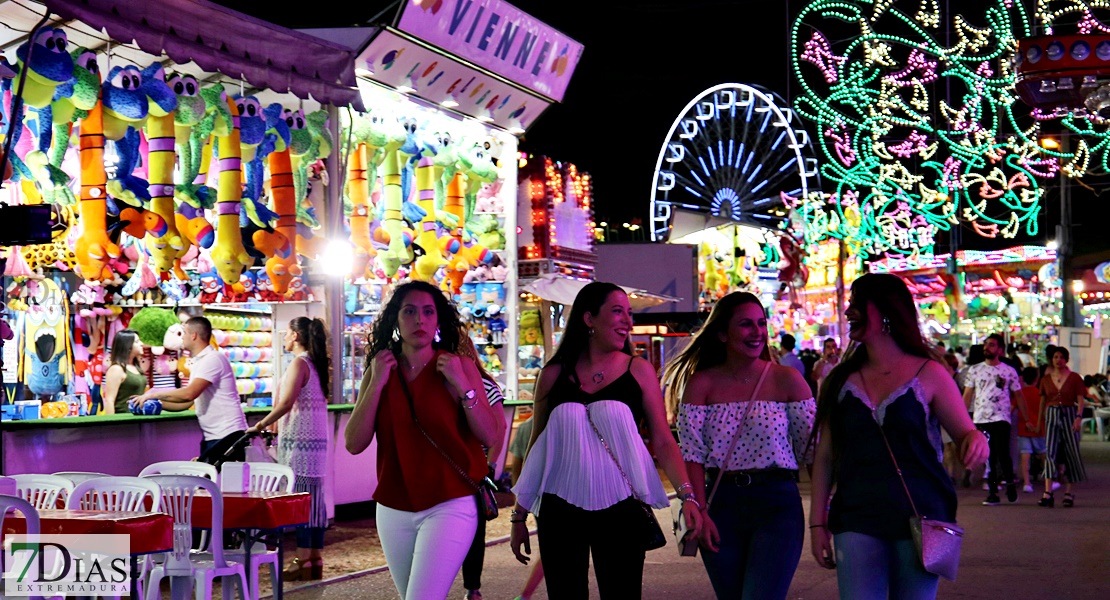 Badajoz se echa a la calle para vivir la inauguración de la Feria de San Juan