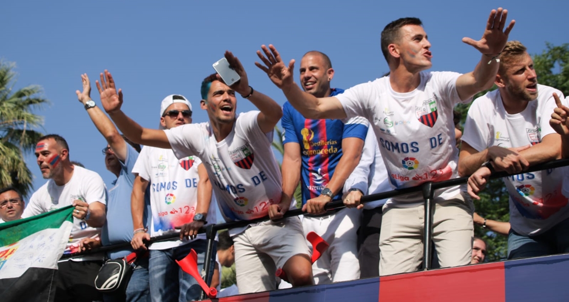 Los jugadores del Extremadura llegan a Almendralejo