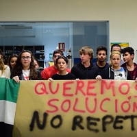 Segunda noche de encierro para los estudiantes en la Universidad