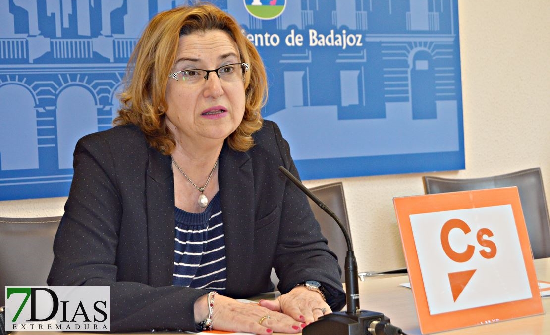 Julia Timón abandona el Pleno por considerarlo vendido al PSOE