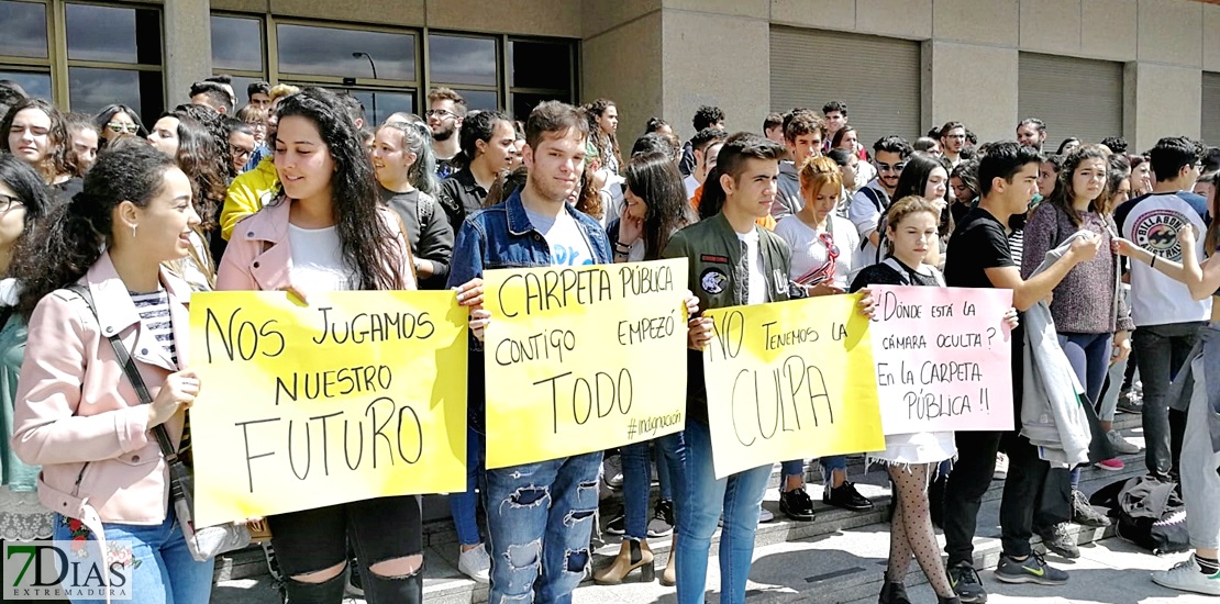 Campamento Dignidad: “No podemos permitir que la UEx os maltrate así”