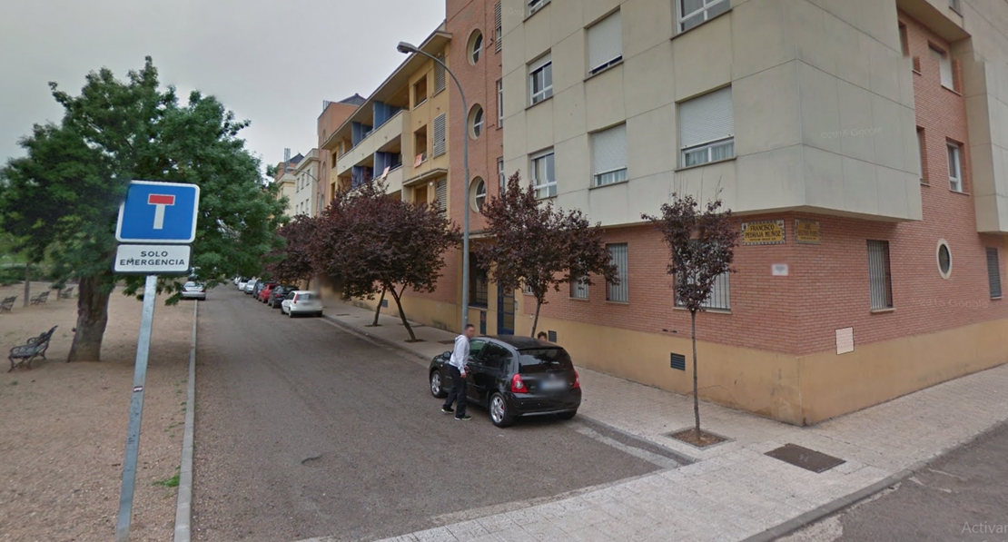 Dos personas heridas en el choque entre un coche y una moto en Badajoz