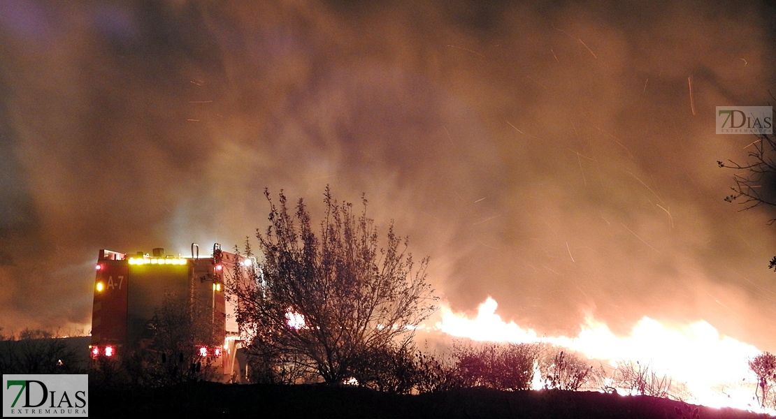 Los Bomberos de Badajoz evitan una catástrofe en San Isidro