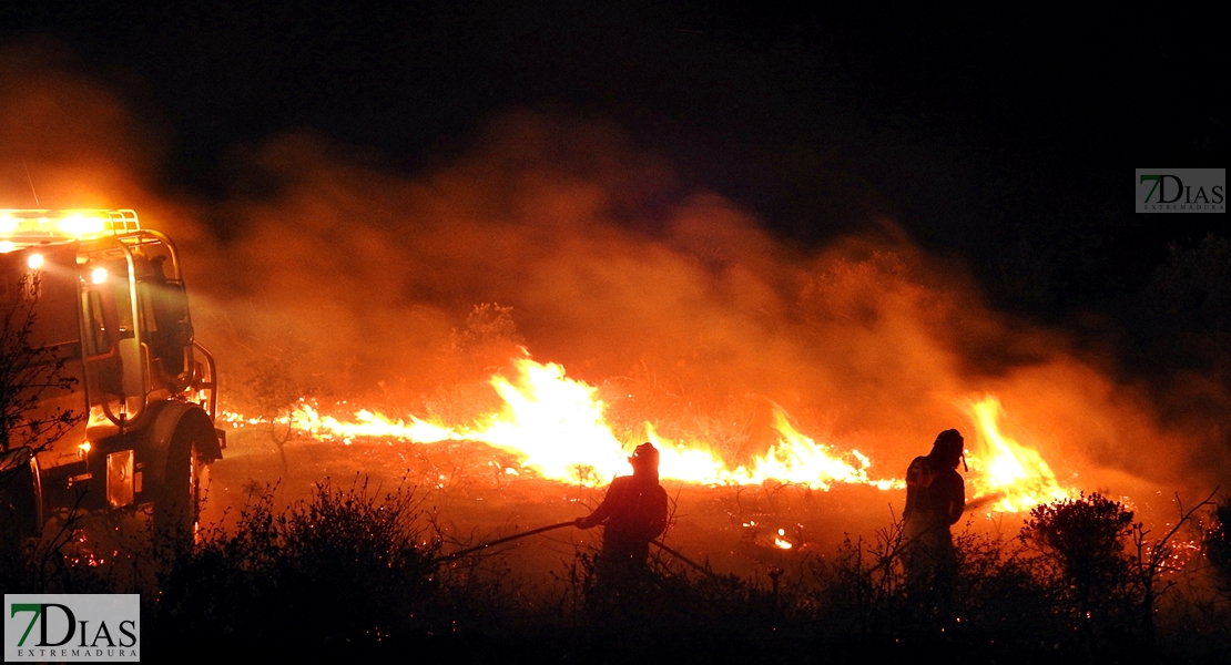 Los Bomberos de Badajoz evitan una catástrofe en San Isidro