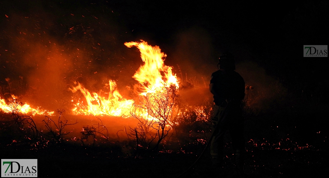 Los Bomberos de Badajoz evitan una catástrofe en San Isidro