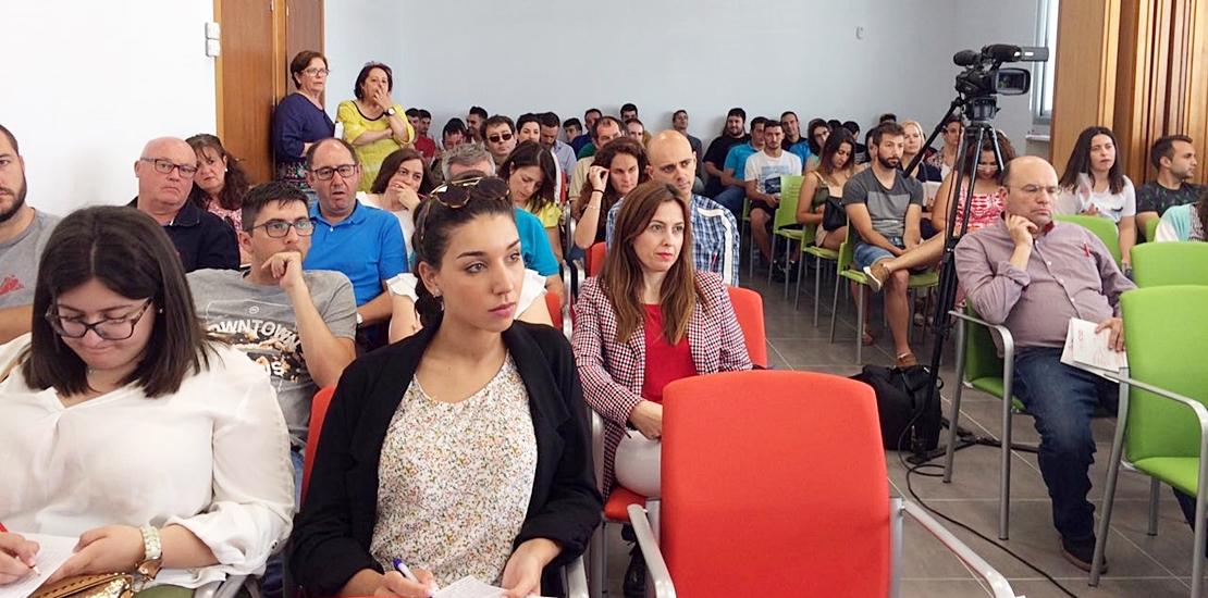 Más de 90 personas participan en la Feria de Empleo de Cabeza del Buey