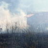 Un incendio obliga a cortar la carretera de Sevilla casi una hora