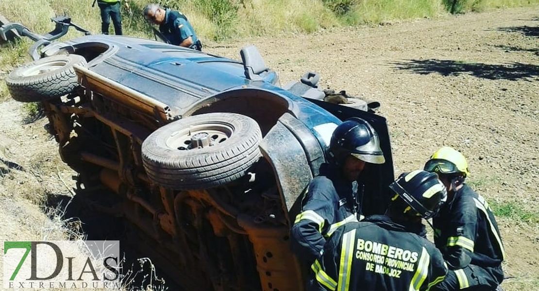 Bomberos del CPEI salvan la vida de una mujer atrapada en un vehículo