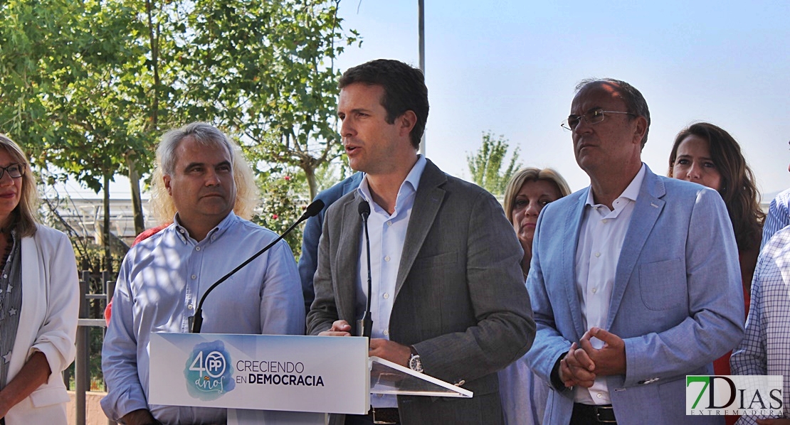 Casado pide a Sánchez que actué en Cataluña y evite lazos amarillos