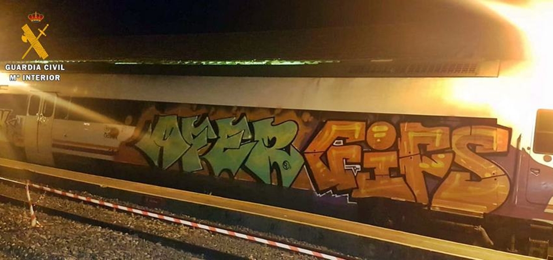 Detenidos dos jóvenes madrileños por hacer pintadas en un tren en Cabeza del Buey