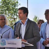 Casado pide a Sánchez que actué en Cataluña y evite lazos amarillos