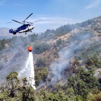 El incendio en el Valle de Jerte continúa activo, sin estabilizar, pero con buena evolución