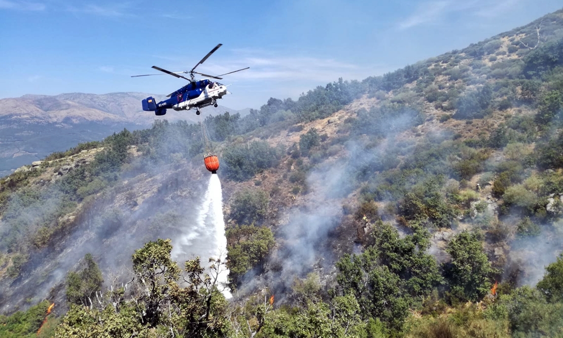 El incendio en el Valle de Jerte continúa activo, sin estabilizar, pero con buena evolución