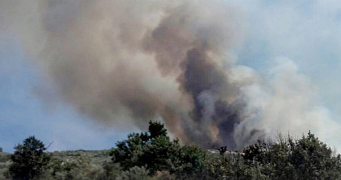 Medios aéreos trabajan en la extinción de un incendio en Cabezuela Del Valle