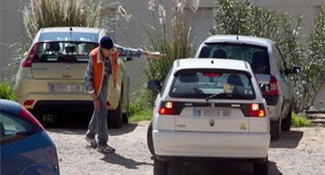 Policía Local: Terminar con los ‘gorrillas’ es difícil si la ciudadanía les paga