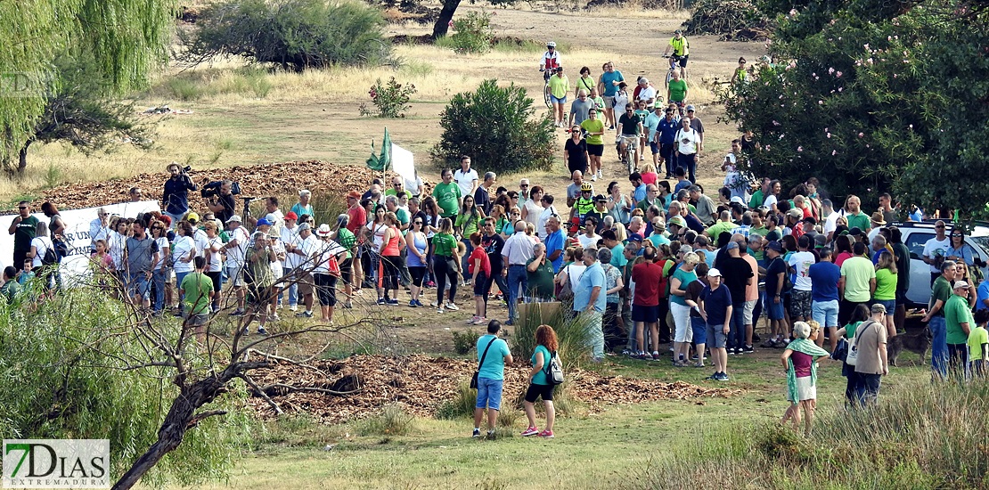 Colectivos, políticos y ciudadanos piden un río Guadiana sin camalote