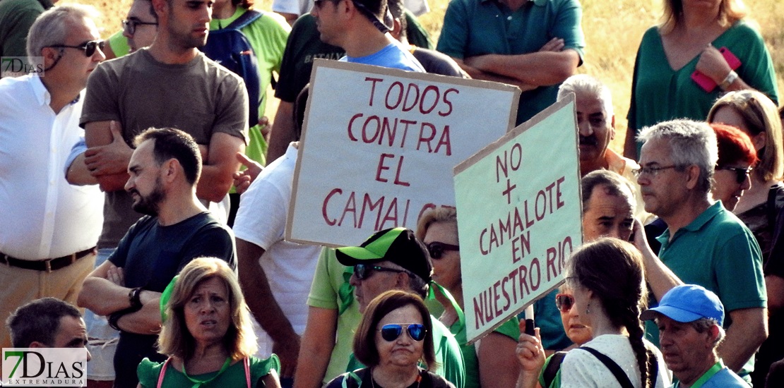 Colectivos, políticos y ciudadanos piden un río Guadiana sin camalote