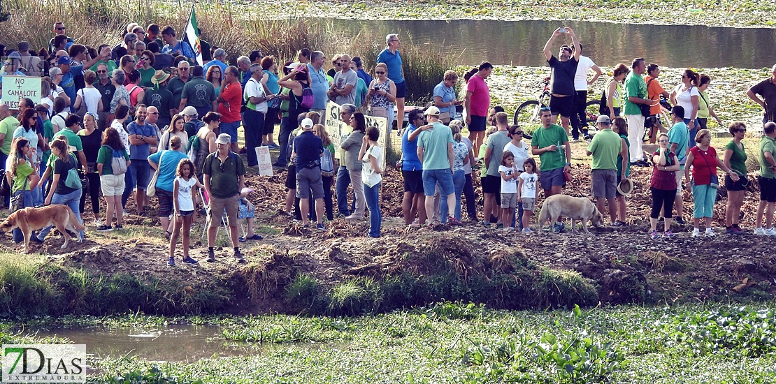 Colectivos, políticos y ciudadanos piden un río Guadiana sin camalote