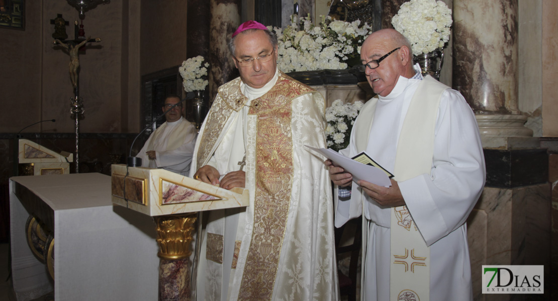 Imágenes de la ofrenda floral del CD. Badajoz a la Virgen de la Soledad