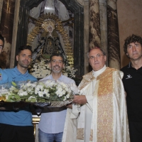 El CD. Badajoz realiza una ofrenda floral a la Virgen de la Soledad