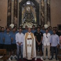 Imágenes de la ofrenda floral del CD. Badajoz a la Virgen de la Soledad