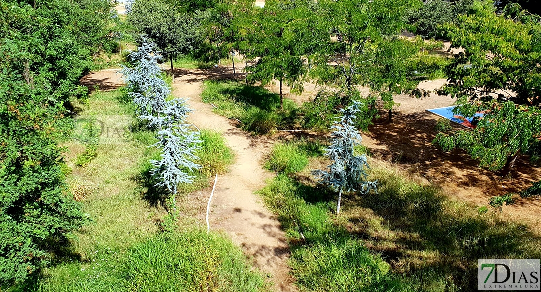 Desidia y abandono en los parques de Badajoz