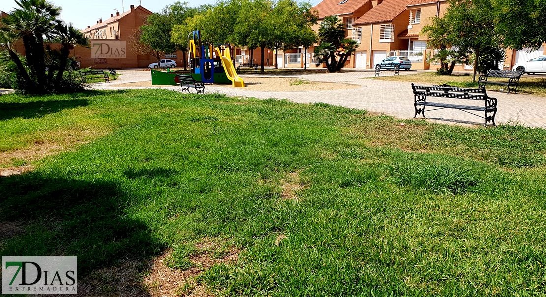 Desidia y abandono en los parques de Badajoz