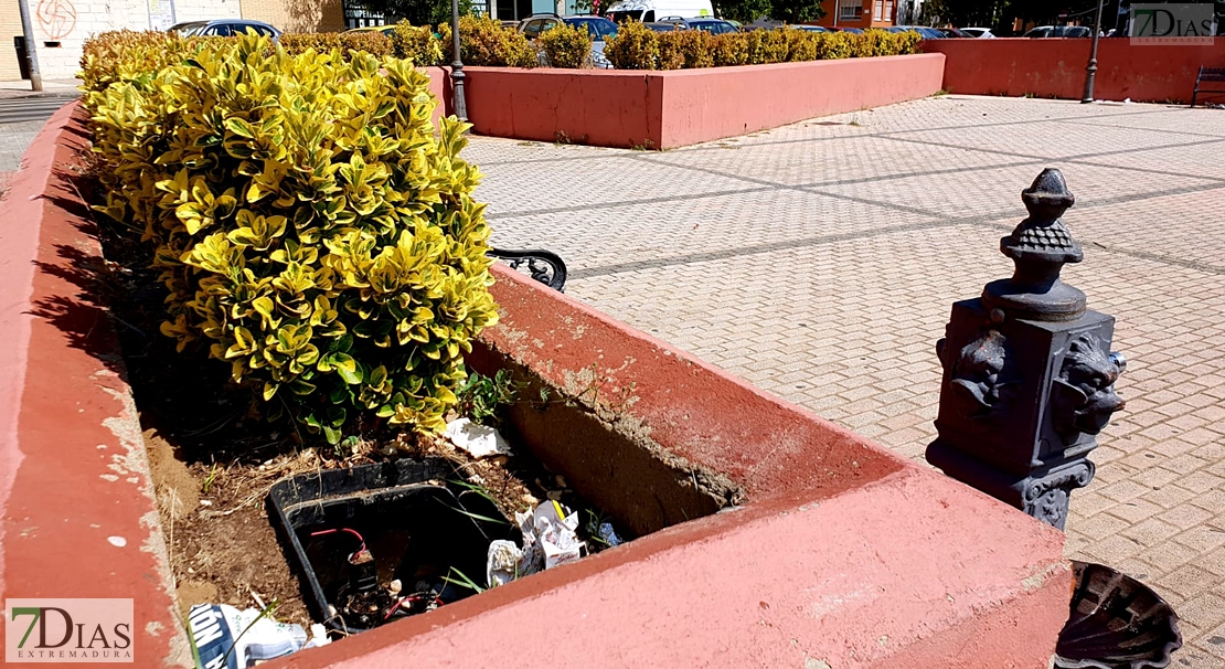 Desidia y abandono en los parques de Badajoz