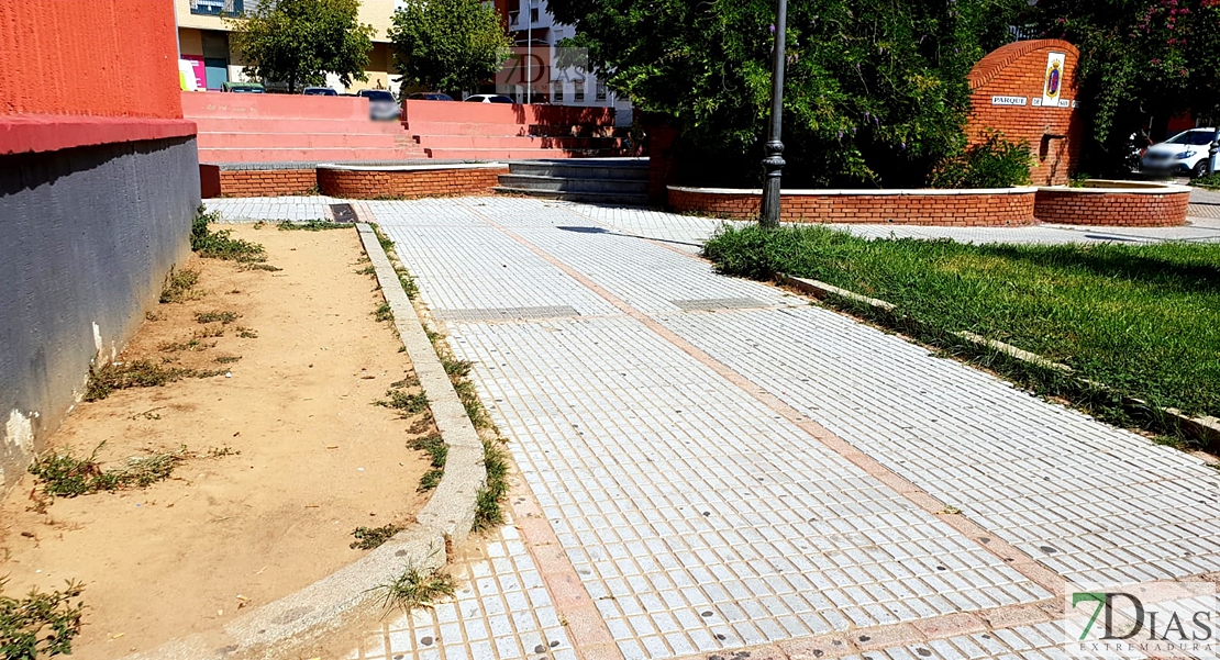 Desidia y abandono en los parques de Badajoz