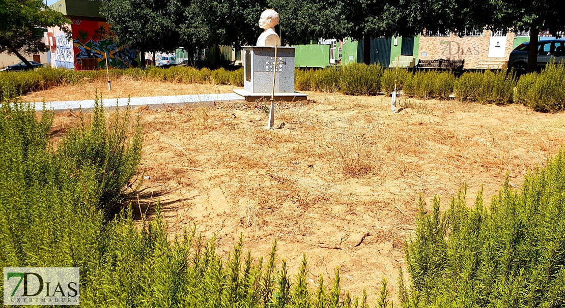 Desidia y abandono en los parques de Badajoz