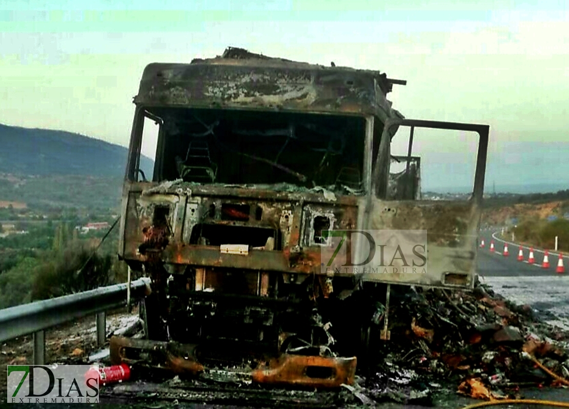 El incendio de un vehículo condiciona la circulación en la autovía A-66