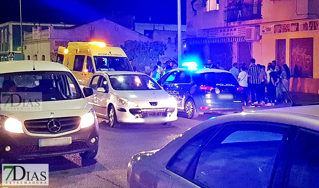 Una mujer herida la pasada noche en plena vía pública