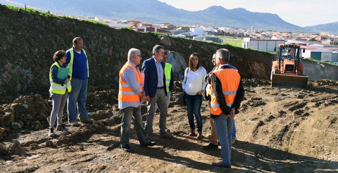 Las obras para mejorar la EX-104 en Cabeza del Buey finalizarán en febrero