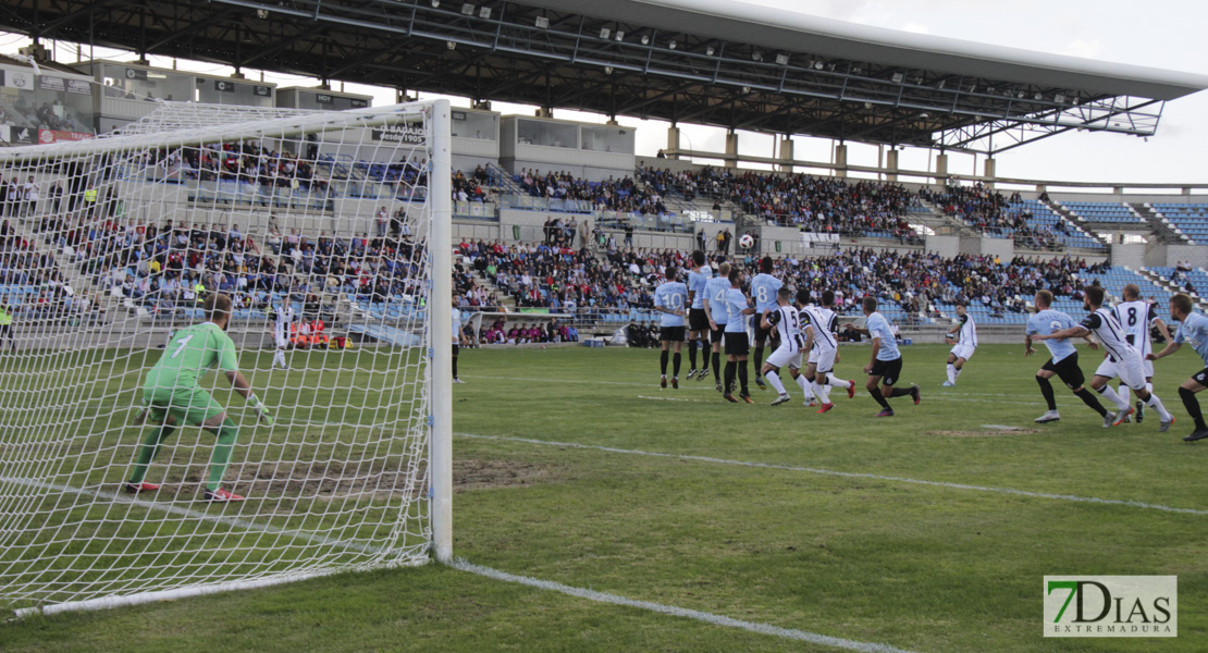 Imágenes del CD. Badajoz 0 - 2 Balompédica Linense