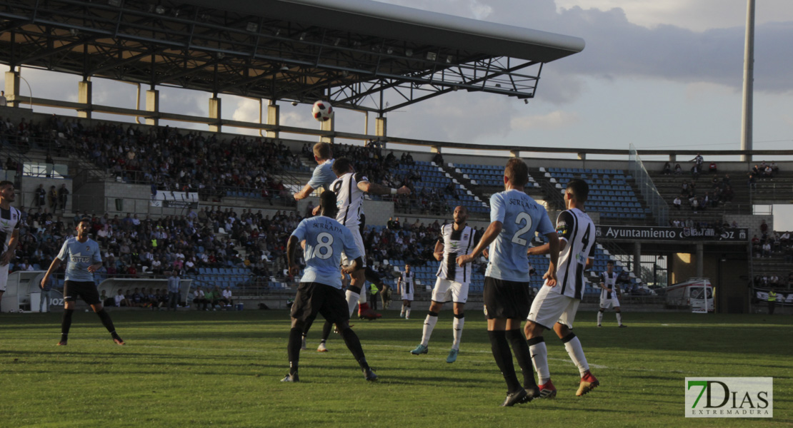 Imágenes del CD. Badajoz 0 - 2 Balompédica Linense