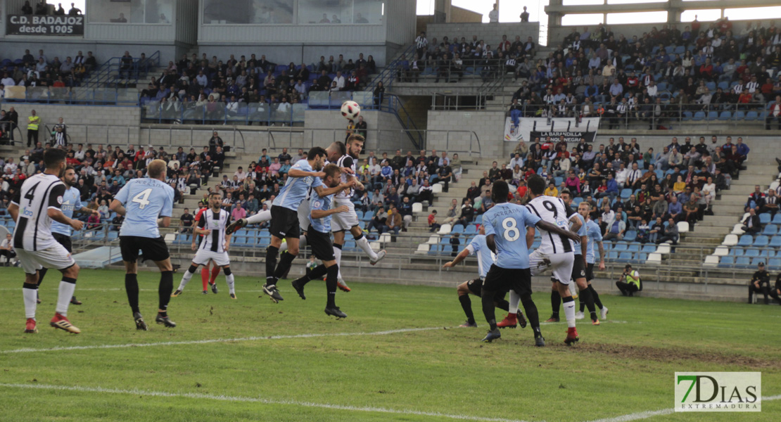 Imágenes del CD. Badajoz 0 - 2 Balompédica Linense