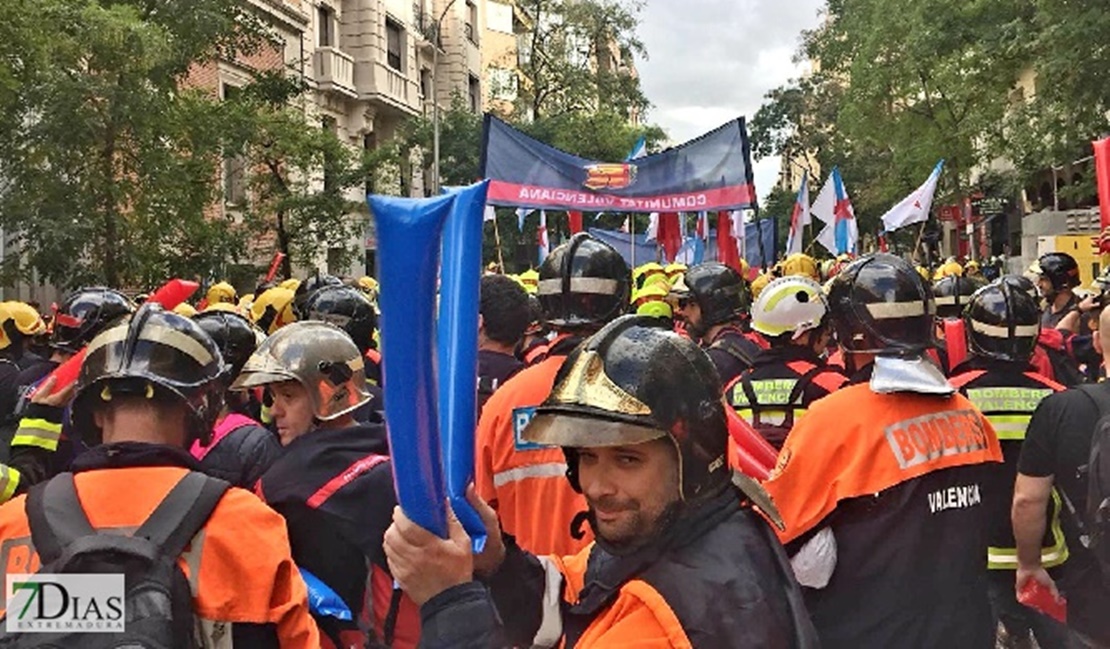 Imágenes de los bomberos extremeños manifestándose en Madrid