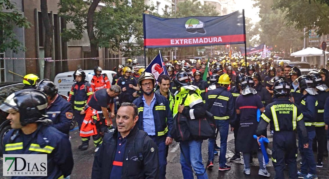 Imágenes de los bomberos extremeños manifestándose en Madrid