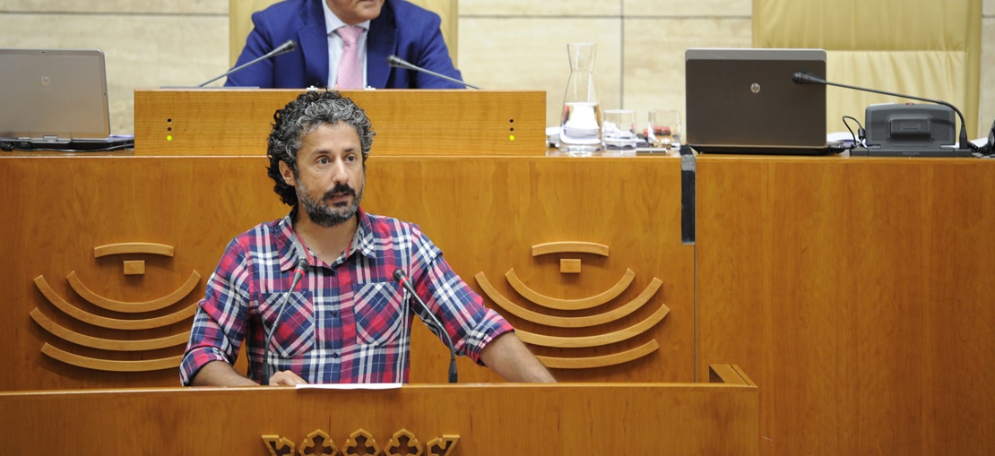 Un diputado de Podemos renuncia al escaño y abandona y la Asamblea de Extremadura