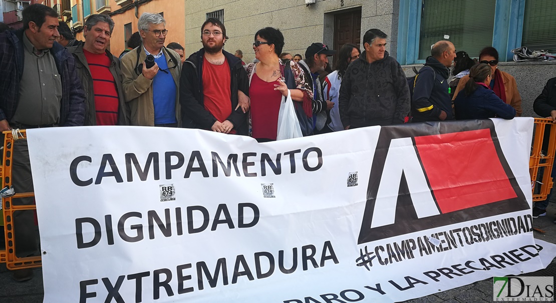 Campamento Dignidad exige ante la Asamblea soluciones ante la precariedad laboral