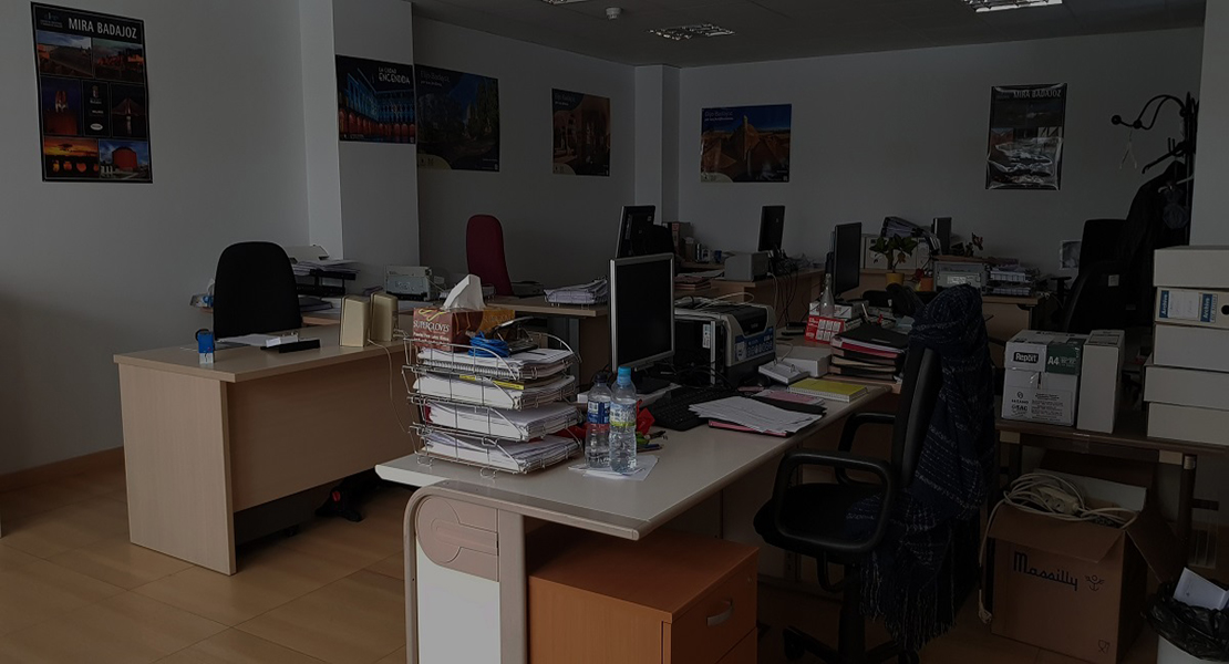 Las oficinas del SEPAD en Badajoz: sin luz y con una lista de espera de dos años