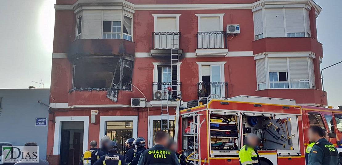 Grave incendio de vivienda en Montijo