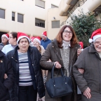 Los taxistas invitan a 60 mayores a ver el alumbrado navideño