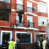 Grave incendio de vivienda en Montijo