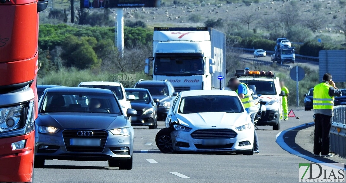 Un accidente causa retenciones en la A5 (Mérida-Badajoz)