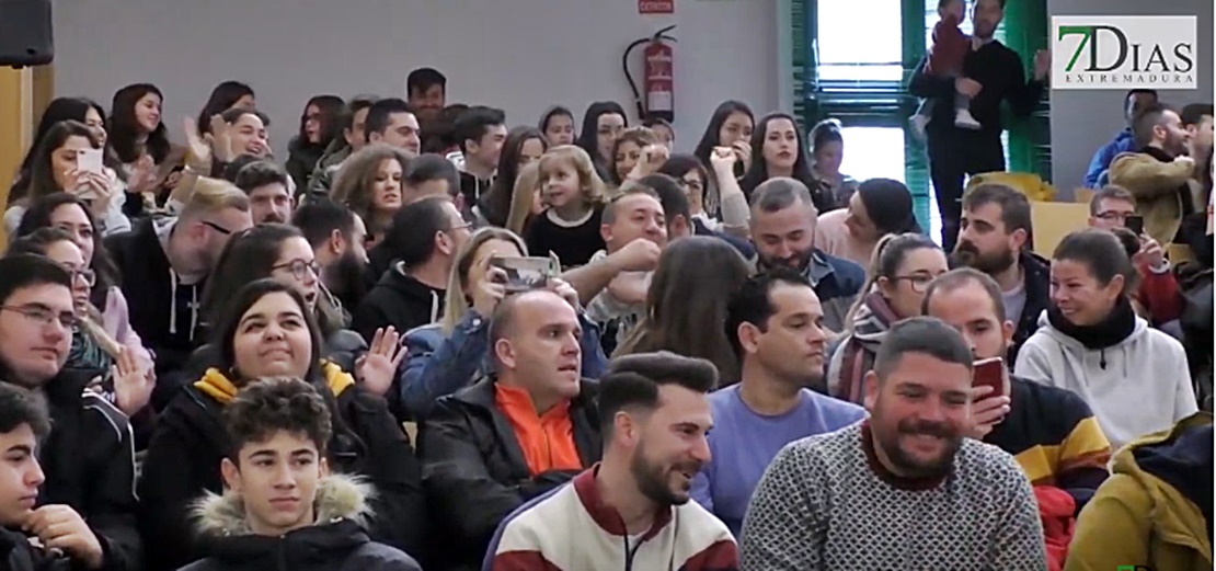 Gran ambiente en el sorteo del orden de actuación de las murgas en Badajoz