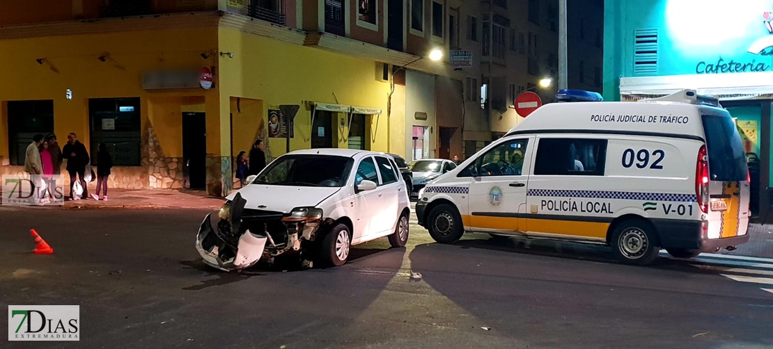 Colisiona contra un turismo dándose posteriormente a la fuga