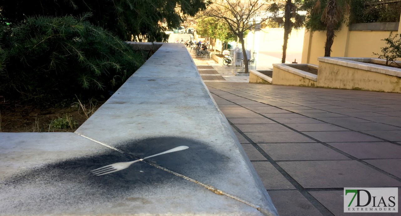 ¿Quién está llenando las calles de Badajoz de tenedores?