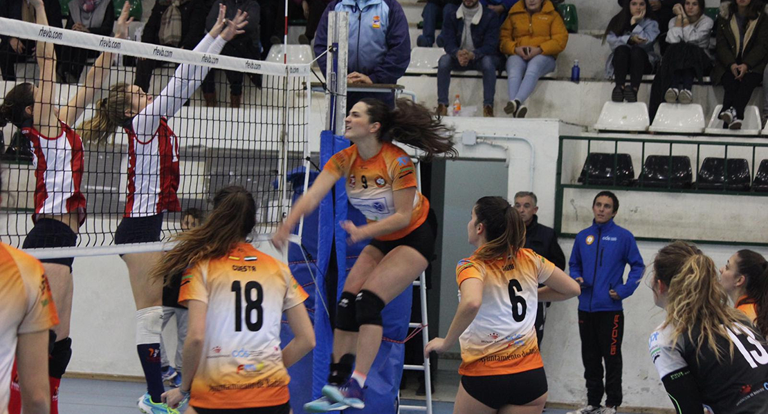 Duelo directo entre el Pacense Voleibol y el Feel Volley Alcobendas.