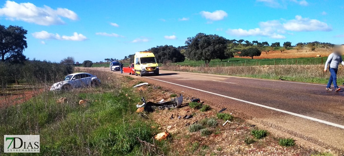 Choque frontolateral entre dos vehículos en la carretera de Valverde de Leganés